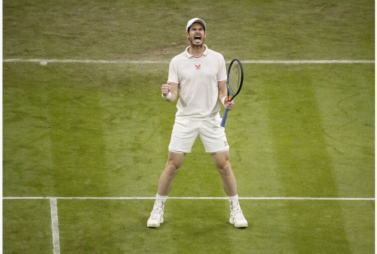 Murray butta il cuore sull’erba: miracolo sul Centre Court