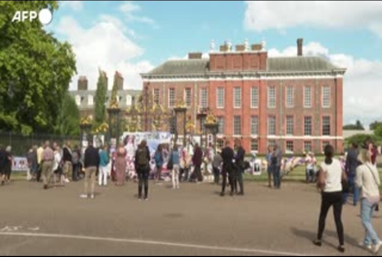 Lady Diana Fiori E Foto A Kensington Palace Tiscali Notizie