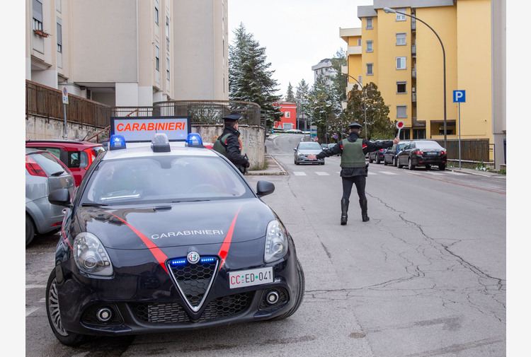 Tenta Il Suicidio In Casa Carabinieri Salvano 63enne Tiscali Notizie