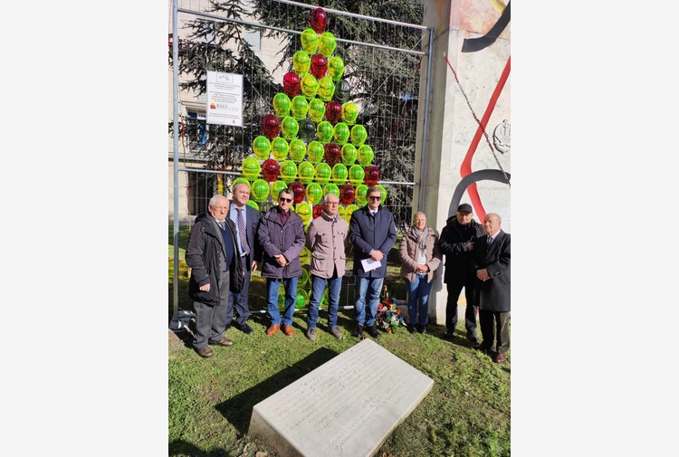 Natale A Campobasso L Albero Per La Sicurezza Sul Lavoro Tiscali Notizie