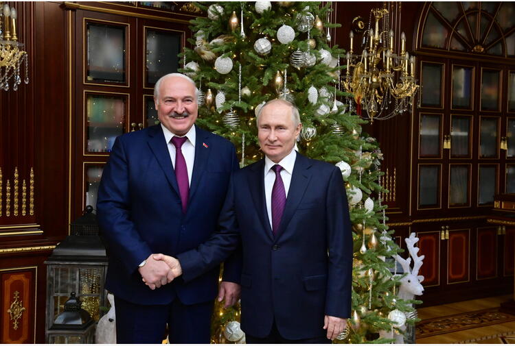 Putin Incontra Lukashenko Al Museo Di San Pietroburgo Tiscali Notizie