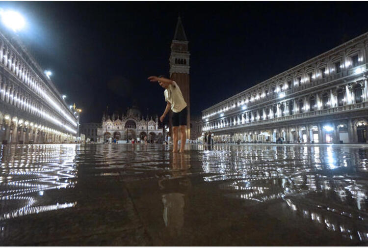 Acqua Alta Ad Agosto Venezia Sentinella Cambiamenti Clima Tiscali