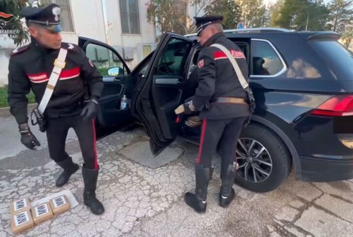 In Auto Con 9 5 Chili Di Cocaina Arrestato 42enne A Bari Tiscali Notizie