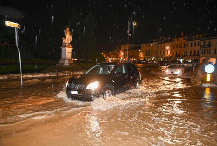 Esonda L Avenale A Causa Del Maltempo Allagata Castelfranco Tiscali