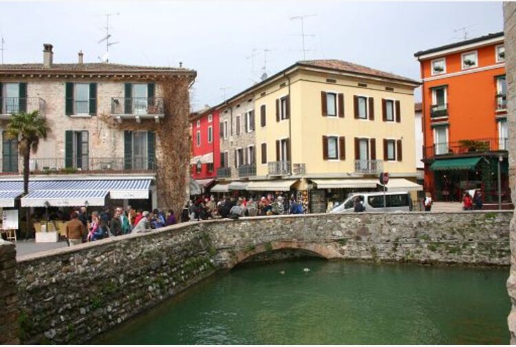 BVA Doxa: pandemia ha trasformato casa in baricentro vita italiani