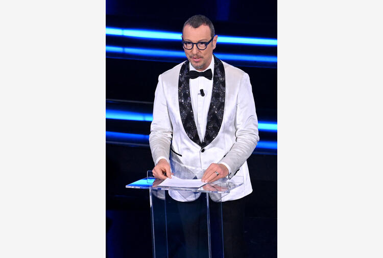 Pubblicità occulta a Sanremo, l'Agcom sanziona la Rai