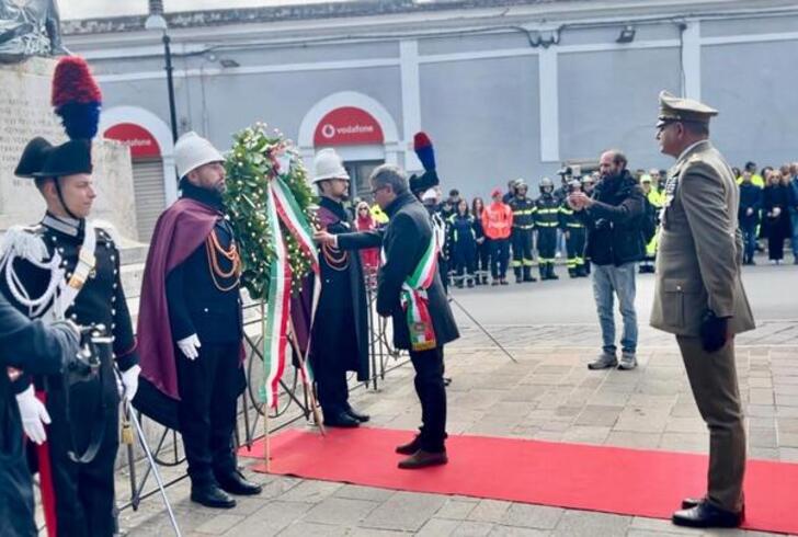 In piazza a 98 anni, 'giovani assaporino libertà nel quotidiano'