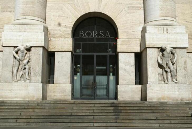 Borsa: Milano chiude in calo, Ftse Mib -0,34%