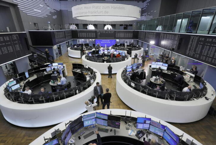 Borsa: l'Europa chiude in forte calo con i dazi di Trump