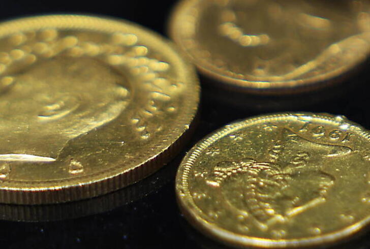 L'oro a nuovi massimi, sale a 3.393,4 dollari