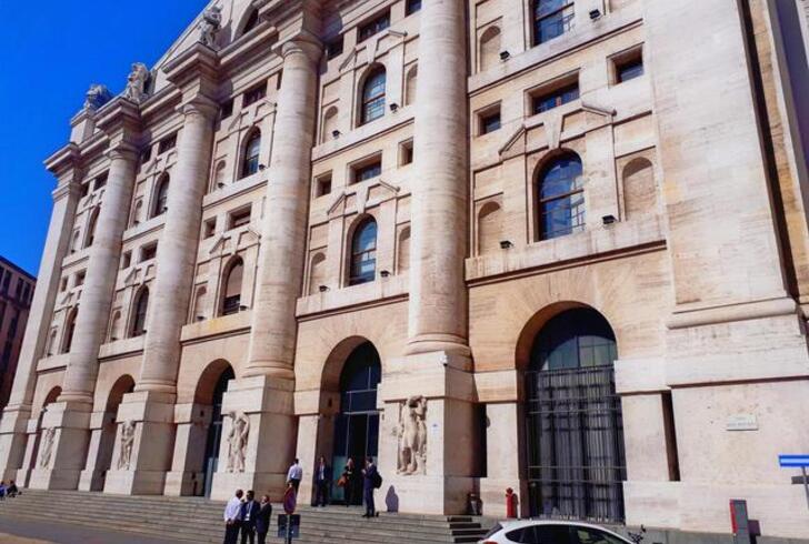 Borsa: Milano accelera (+0,9%) con Stm, Saipem e Montepaschi