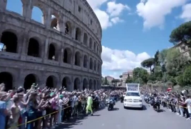 Papa, 150mila ad accompagnare il corteo verso Santa Maria Maggiore