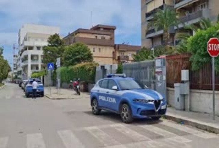 Bari, un uomo si barrica in casa e poi si uccide